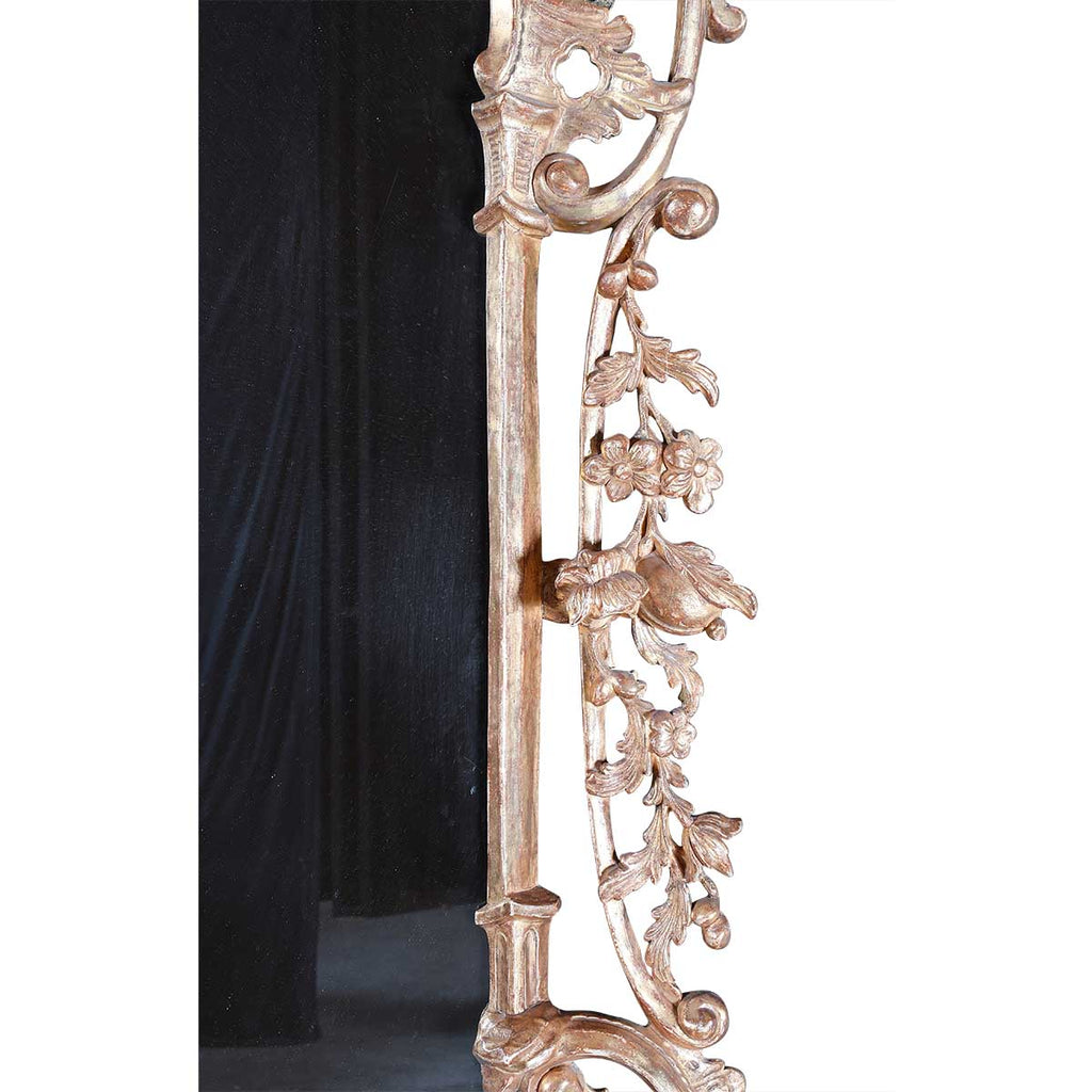 A Fine George II Period Giltwood Mirror Carved with C-scrolls and Icicles